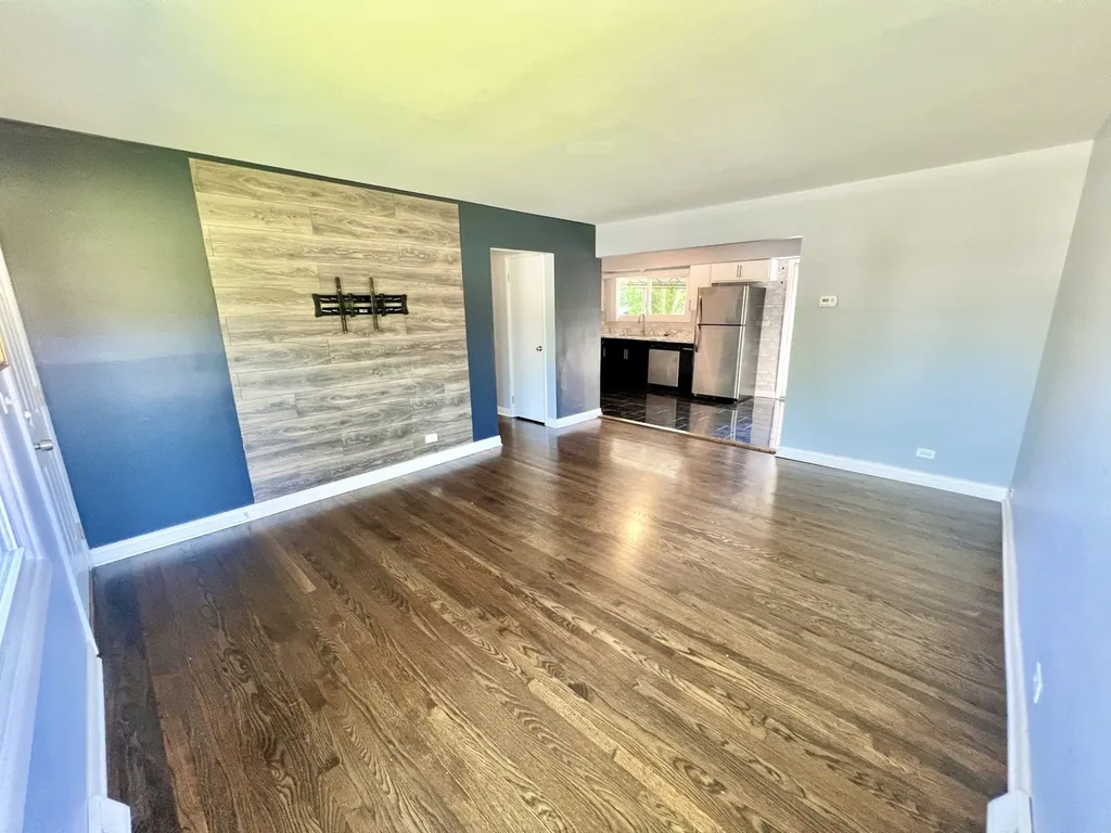 128 East Normandy Drive Addison IL 60101