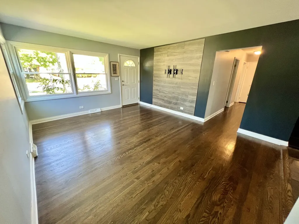 128 East Normandy Drive Addison IL 60101