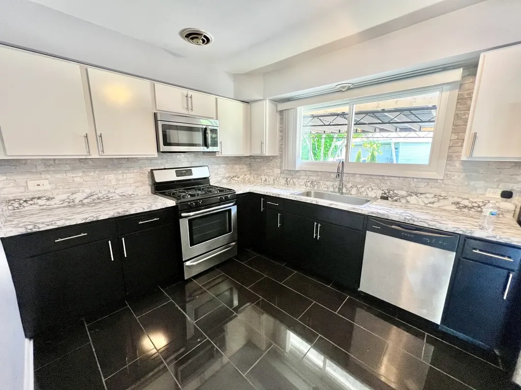 128 East Normandy Drive Addison IL 60101