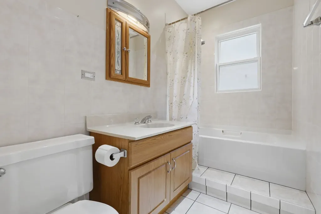 1624 West Farwell Avenue Chicago IL 60626