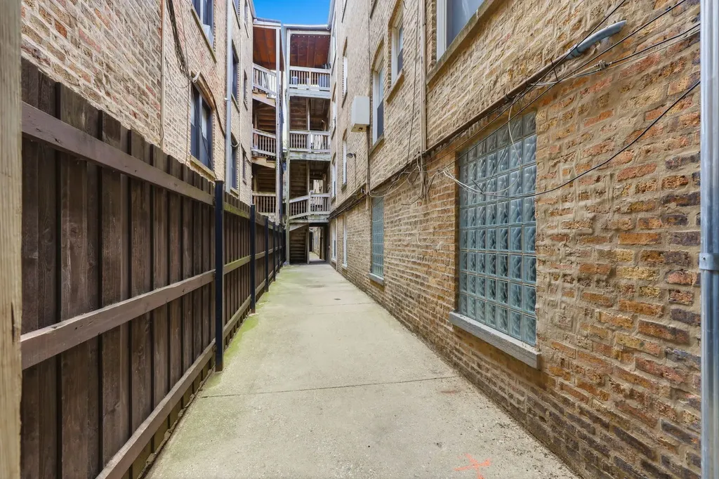 1624 West Farwell Avenue Chicago IL 60626