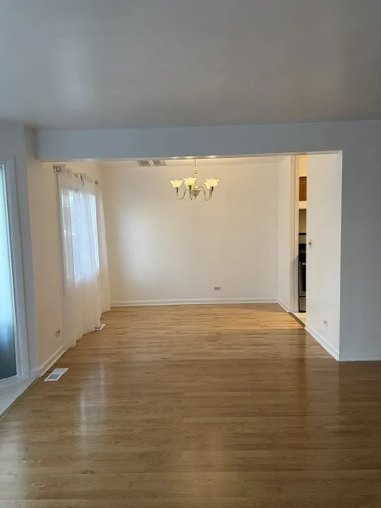 3008 Roberts Drive Woodridge IL 60517