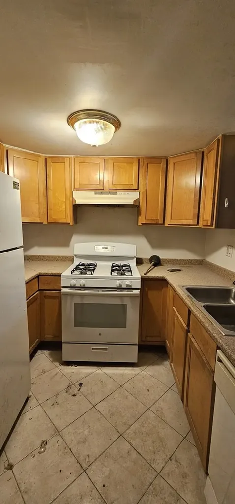 3639 North Greenview Avenue Chicago IL 60613