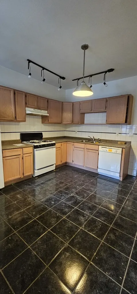3639 North Greenview Avenue Chicago IL 60613