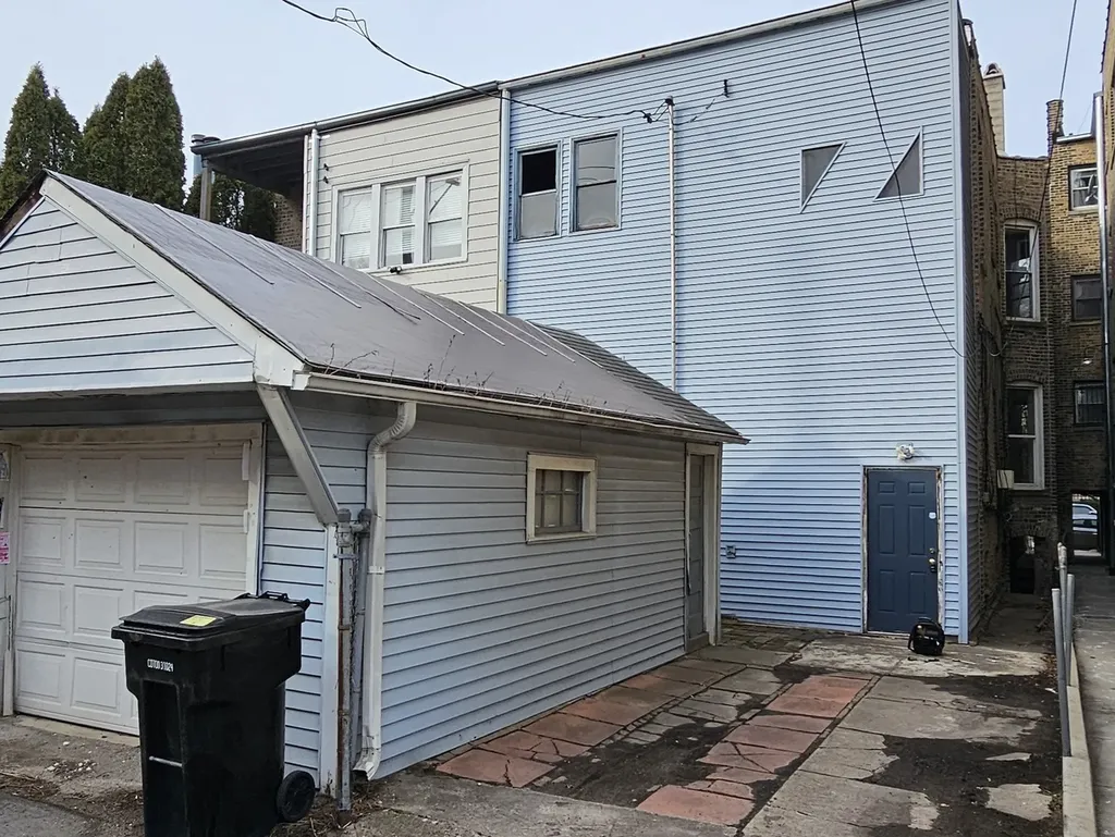 3639 North Greenview Avenue Chicago IL 60613