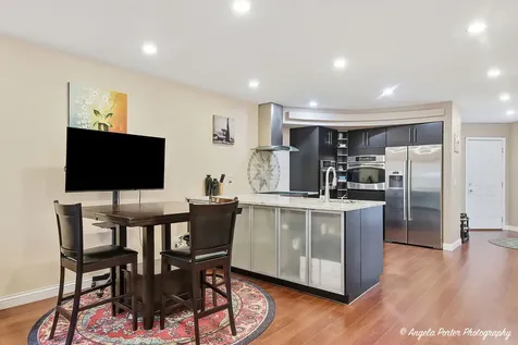 949 Ridgefield Lane Wheeling IL 60090
