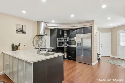 949 Ridgefield Lane Wheeling IL 60090