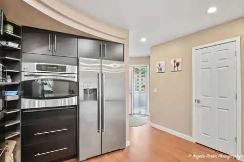 949 Ridgefield Lane Wheeling IL 60090