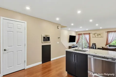 949 Ridgefield Lane Wheeling IL 60090
