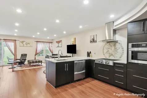 949 Ridgefield Lane Wheeling IL 60090