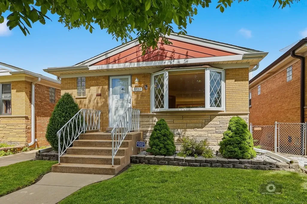 3221 North Pioneer Avenue Chicago IL 60634
