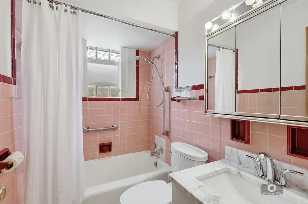 3221 North Pioneer Avenue Chicago IL 60634