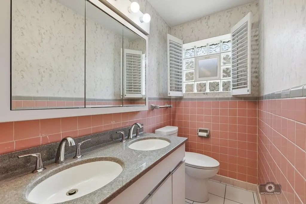 3221 North Pioneer Avenue Chicago IL 60634