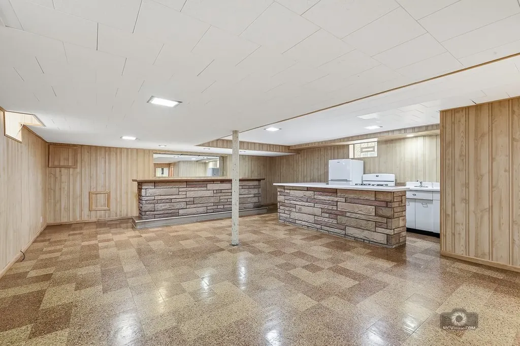 3221 North Pioneer Avenue Chicago IL 60634