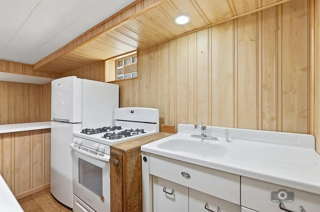 3221 North Pioneer Avenue Chicago IL 60634