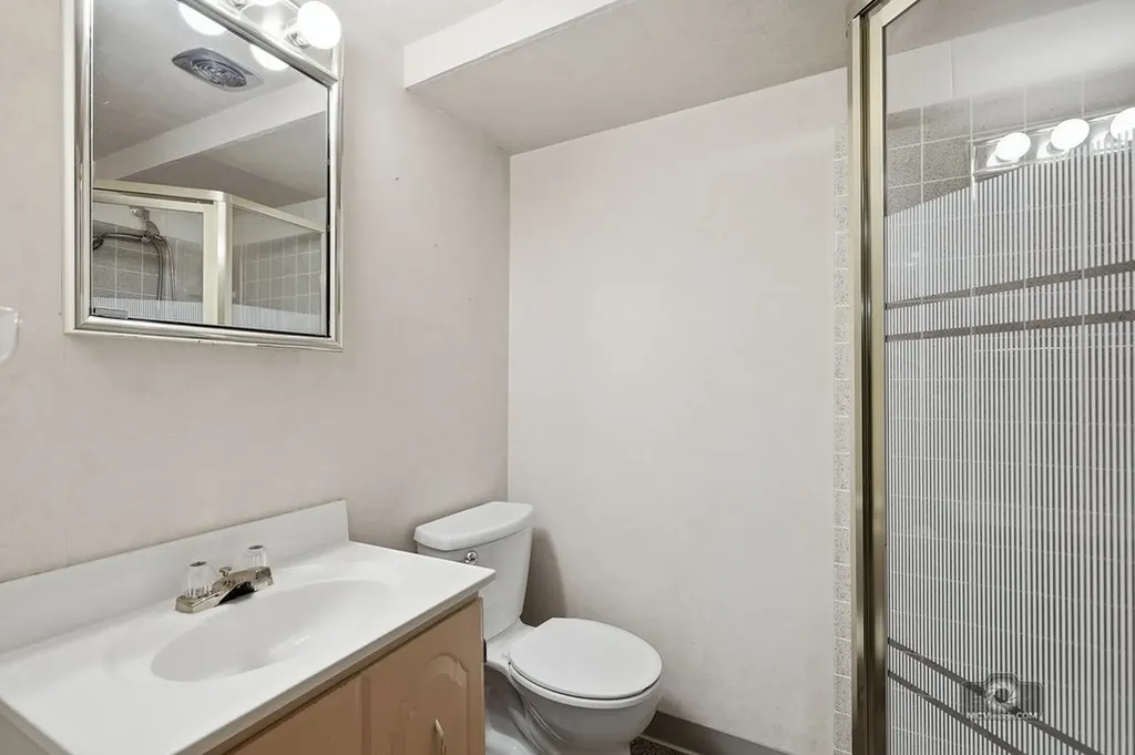 3221 North Pioneer Avenue Chicago IL 60634