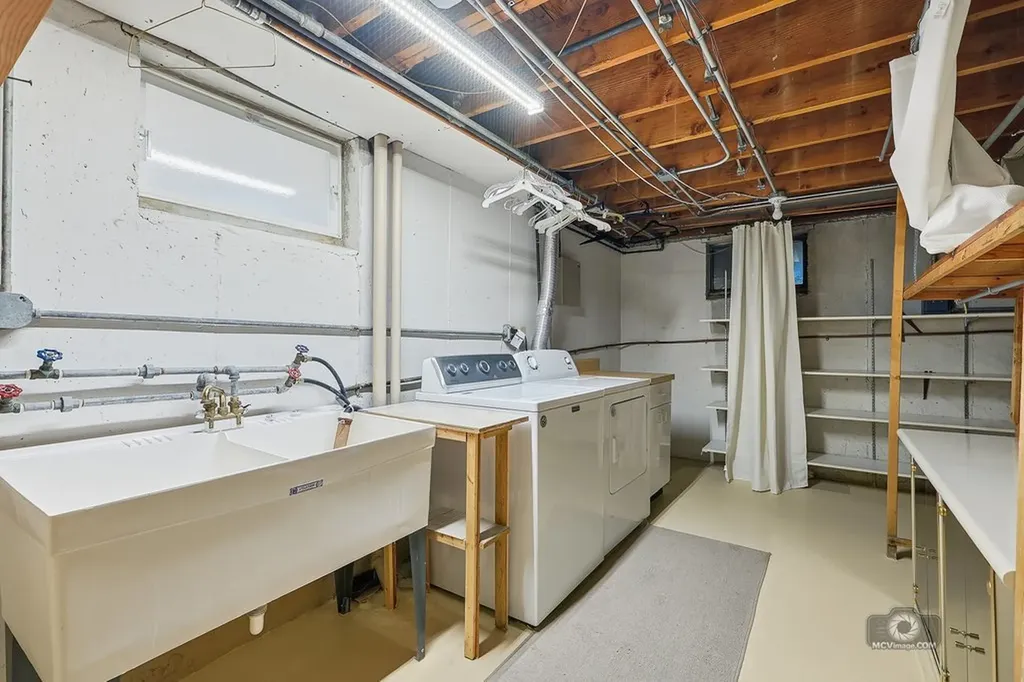3221 North Pioneer Avenue Chicago IL 60634