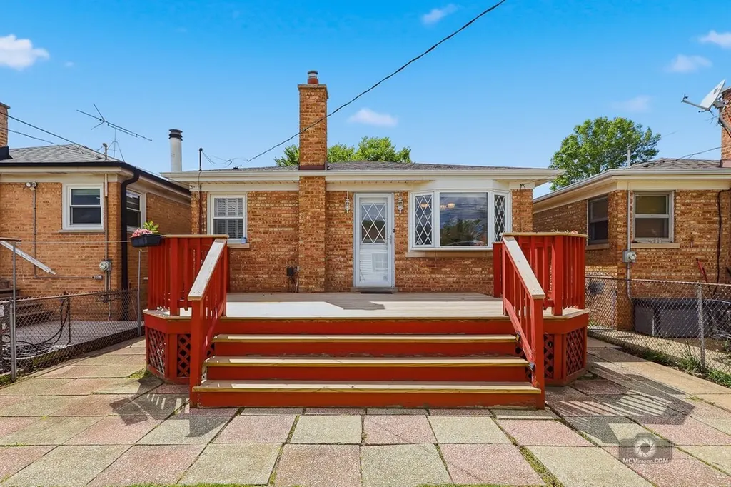 3221 North Pioneer Avenue Chicago IL 60634