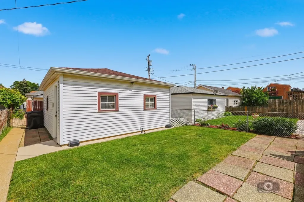 3221 North Pioneer Avenue Chicago IL 60634