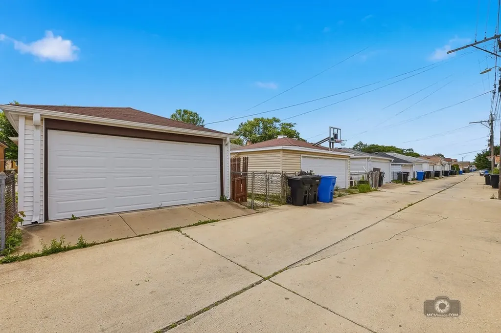 3221 North Pioneer Avenue Chicago IL 60634