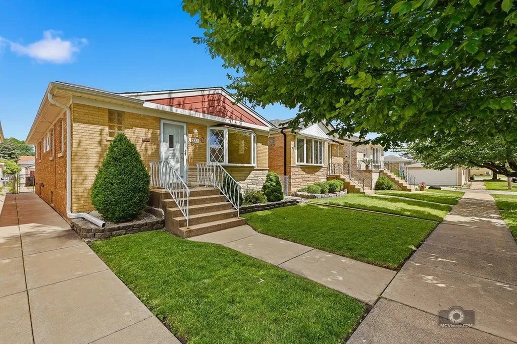 3221 North Pioneer Avenue Chicago IL 60634