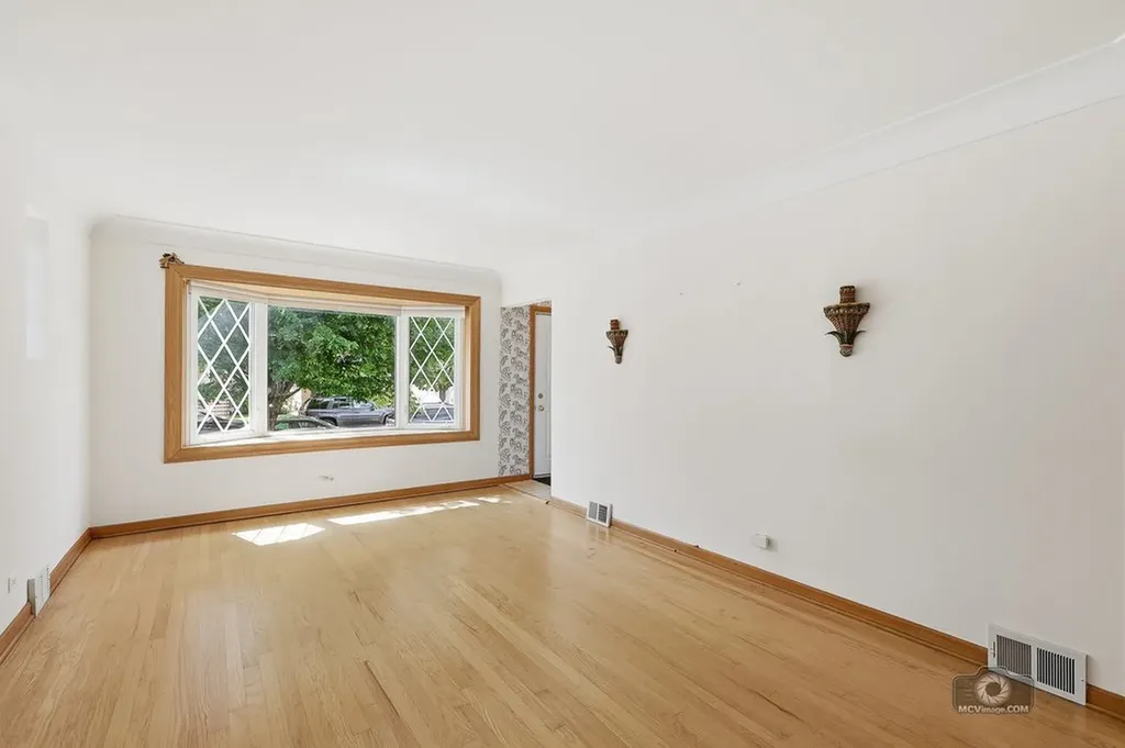 3221 North Pioneer Avenue Chicago IL 60634