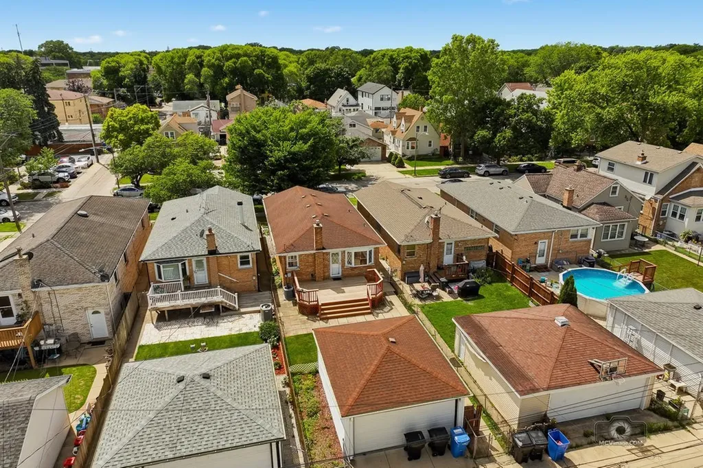 3221 North Pioneer Avenue Chicago IL 60634