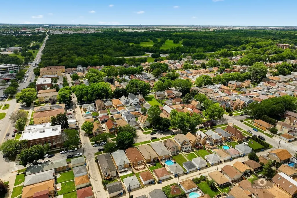3221 North Pioneer Avenue Chicago IL 60634