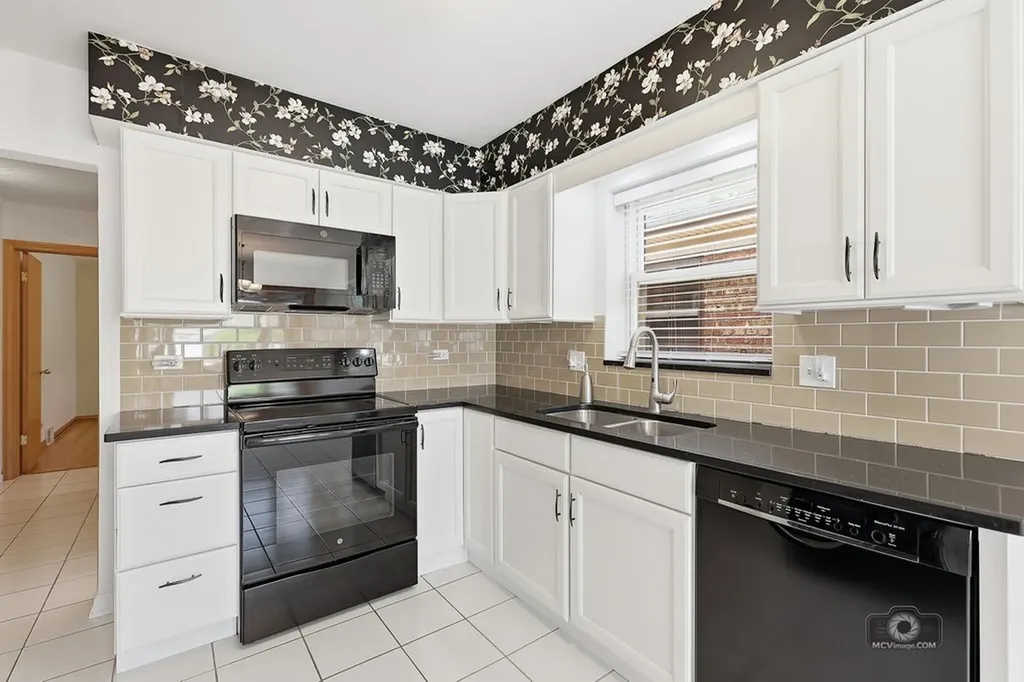 3221 North Pioneer Avenue Chicago IL 60634