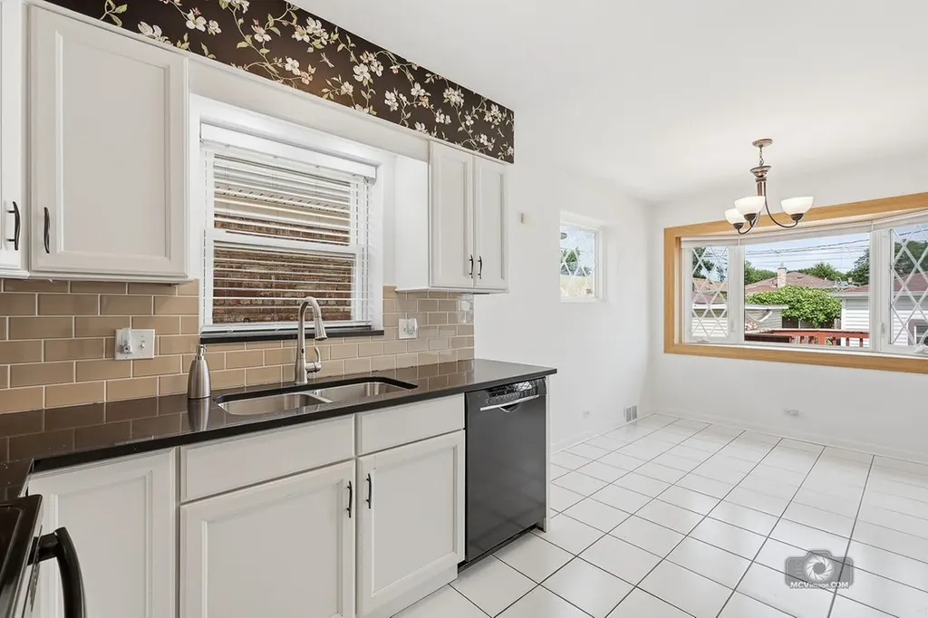 3221 North Pioneer Avenue Chicago IL 60634