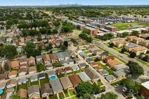 3221 North Pioneer Avenue Chicago IL 60634