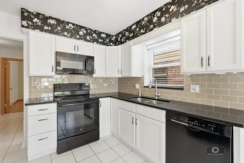3221 North Pioneer Avenue Chicago IL 60634