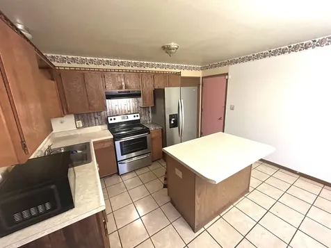 2974 17TH Street Rockford IL 61109