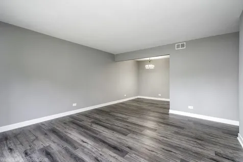 11 Oak Creek Drive Buffalo Grove IL 60089