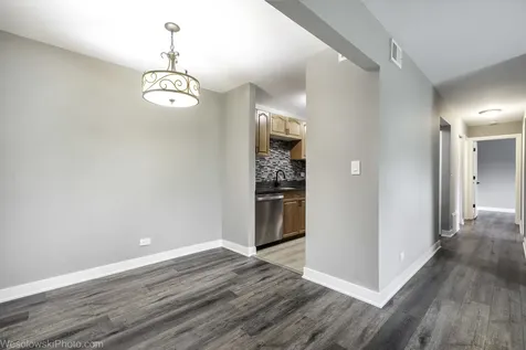 11 Oak Creek Drive Buffalo Grove IL 60089