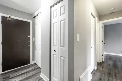 11 Oak Creek Drive Buffalo Grove IL 60089
