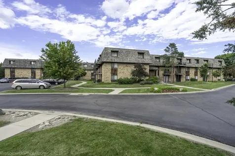 11 Oak Creek Drive Buffalo Grove IL 60089