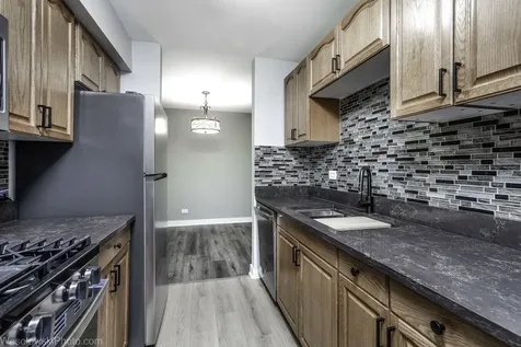 11 Oak Creek Drive Buffalo Grove IL 60089