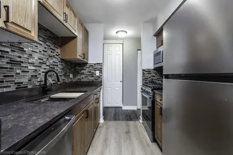 11 Oak Creek Drive Buffalo Grove IL 60089