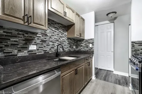 11 Oak Creek Drive Buffalo Grove IL 60089