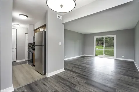 11 Oak Creek Drive Buffalo Grove IL 60089