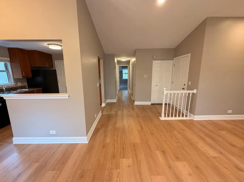 82 Holmes Way Schaumburg IL 60193