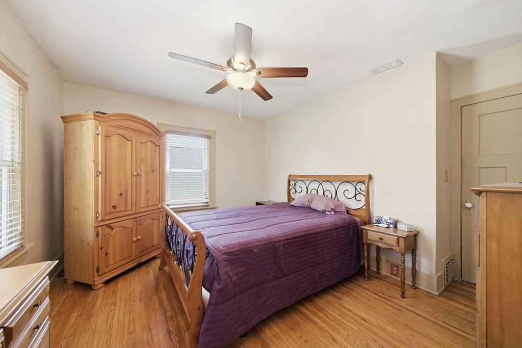 933 Lebanon Street Aurora IL 60505
