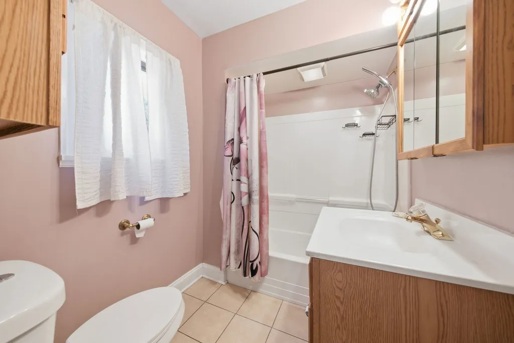 933 Lebanon Street Aurora IL 60505