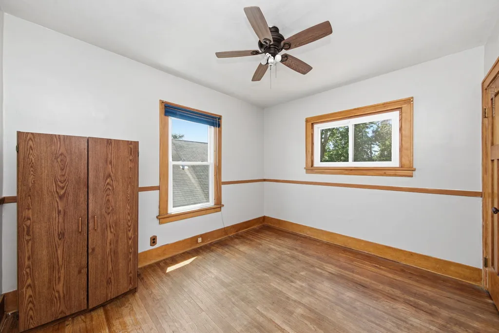 933 Lebanon Street Aurora IL 60505