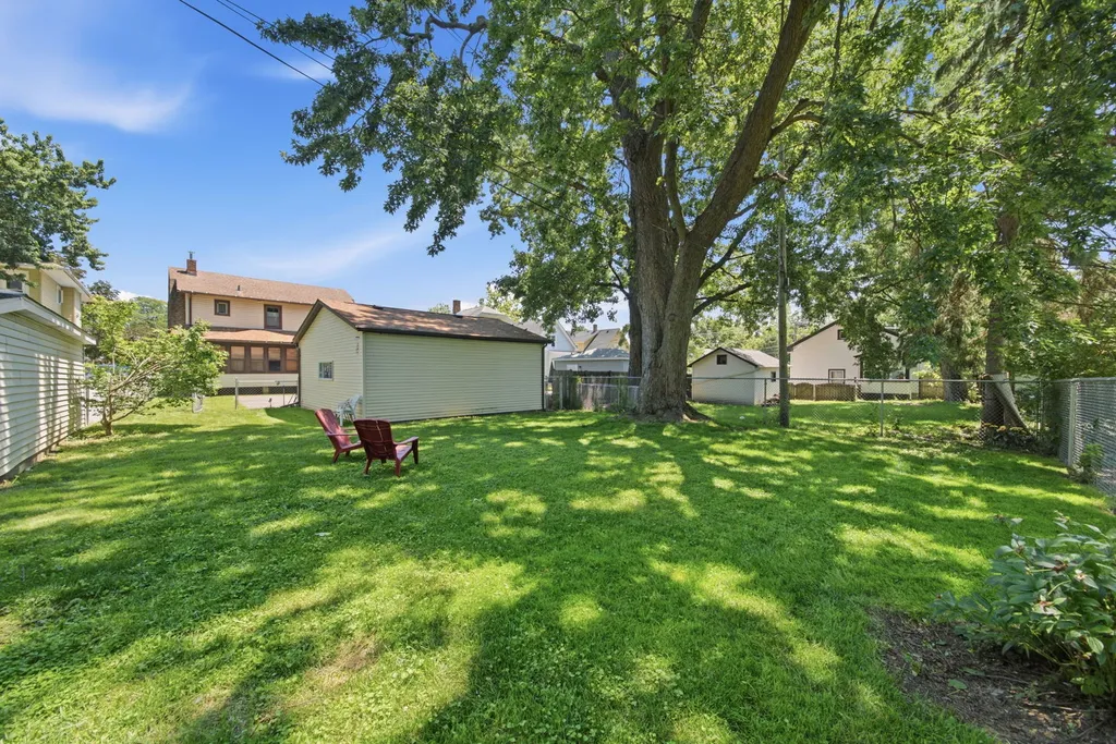 933 Lebanon Street Aurora IL 60505