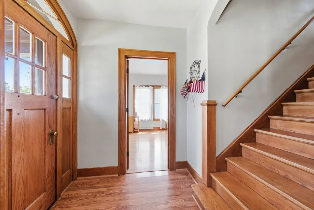 933 Lebanon Street Aurora IL 60505