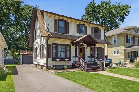 933 Lebanon Street Aurora IL 60505