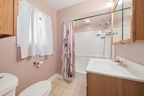 933 Lebanon Street Aurora IL 60505