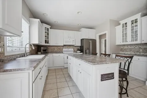 46 Conway Circle Bloomington IL 61704